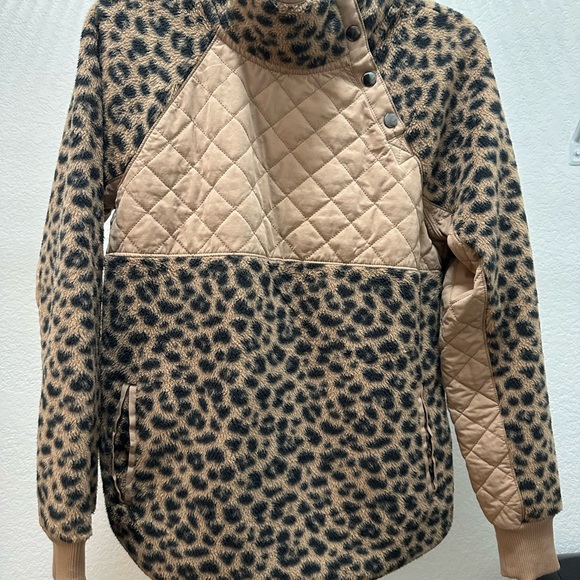 Abercrombie & Fitch Asymmetrical Snap Up Fleece Pullover Leopard Brown - Picture 2 of 6
